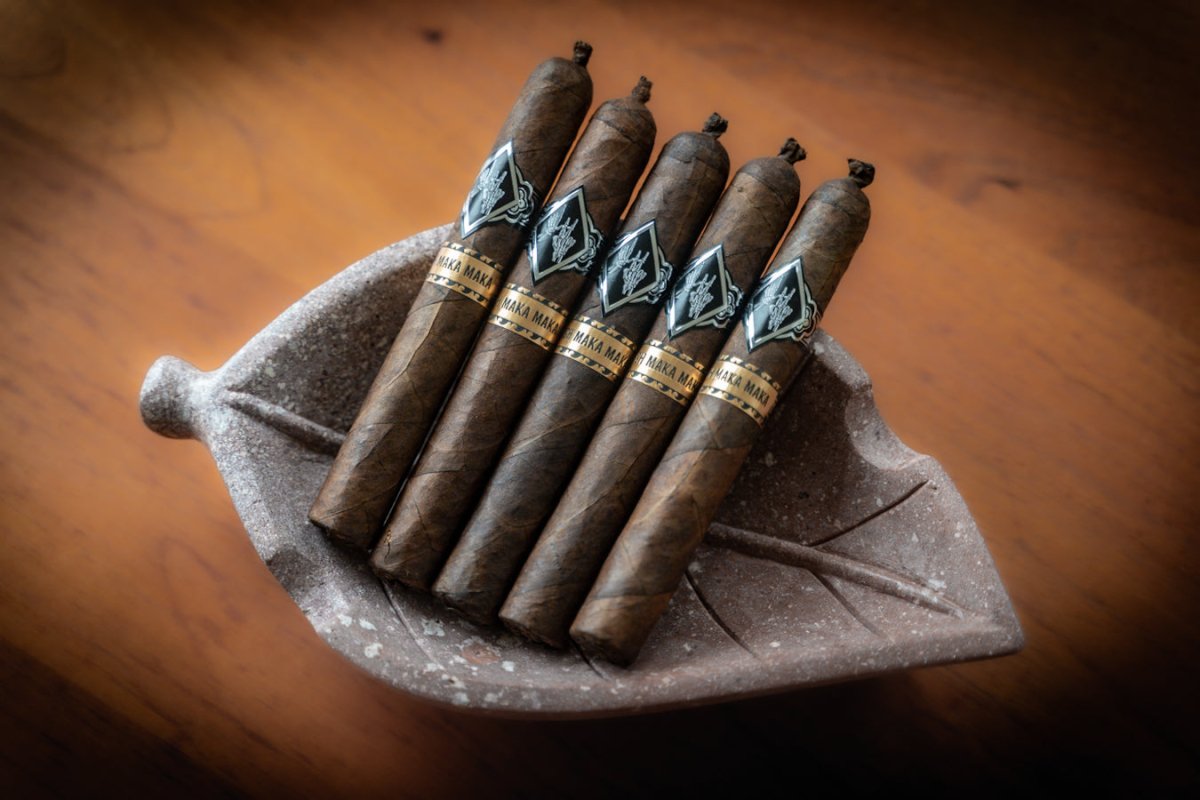 Left Hand High Maka Maka cigar