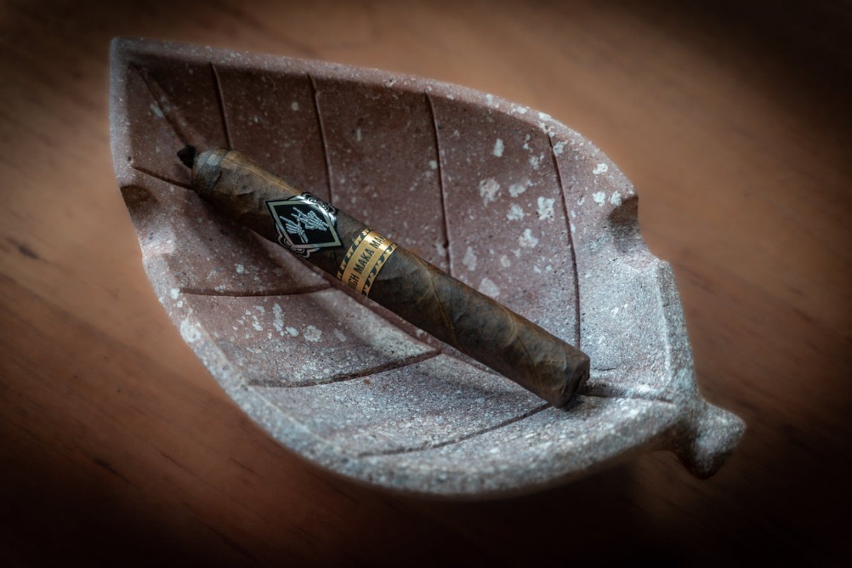 Left Hand High Maka Maka cigar