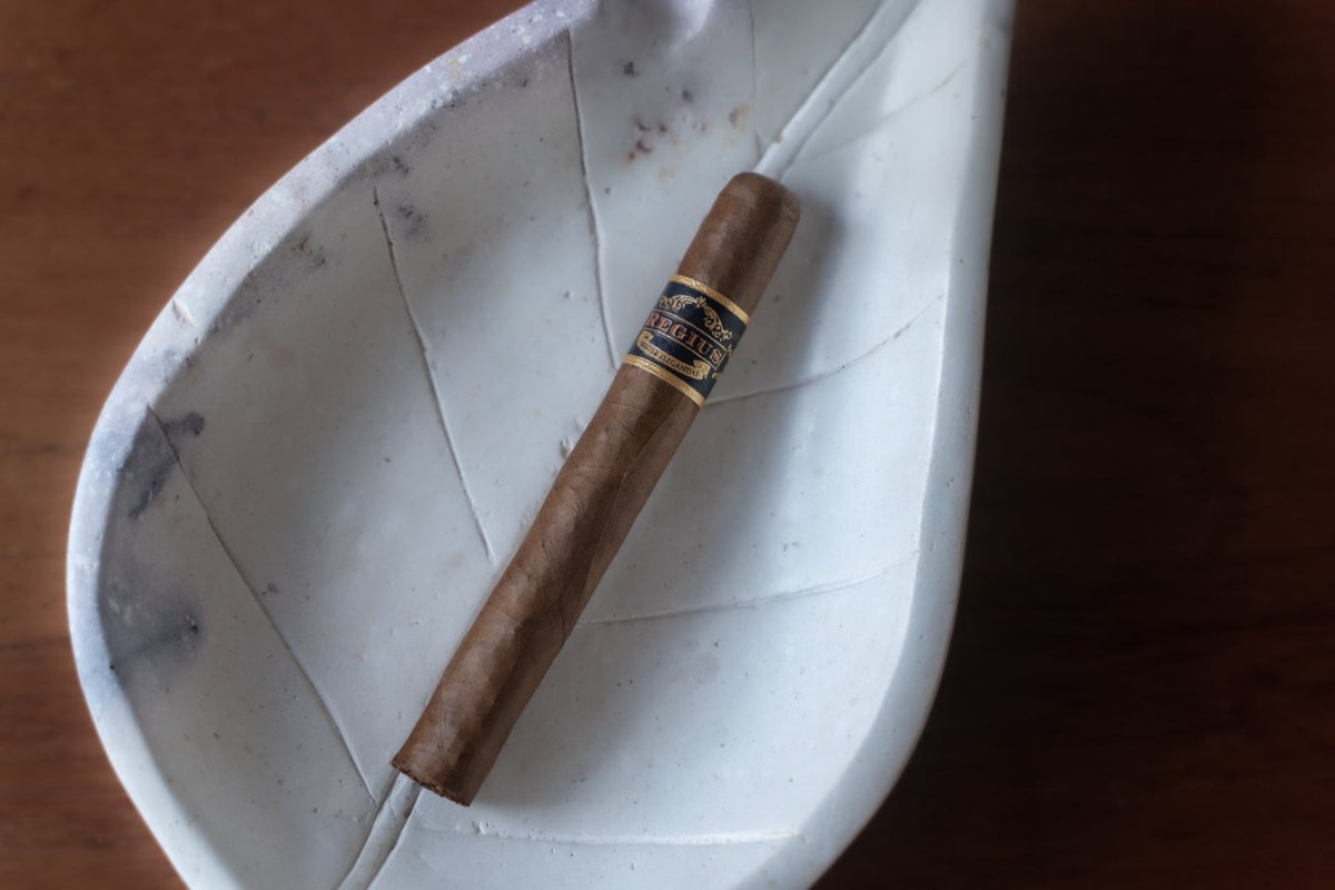 Regius Black Label Corona