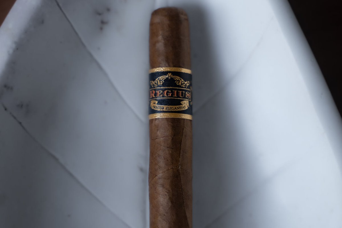 Regius Black Label Corona