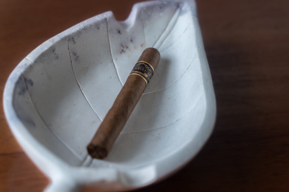 Regius Black Label Corona