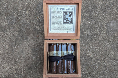 Liga Privada No. 9 Petit Coronas