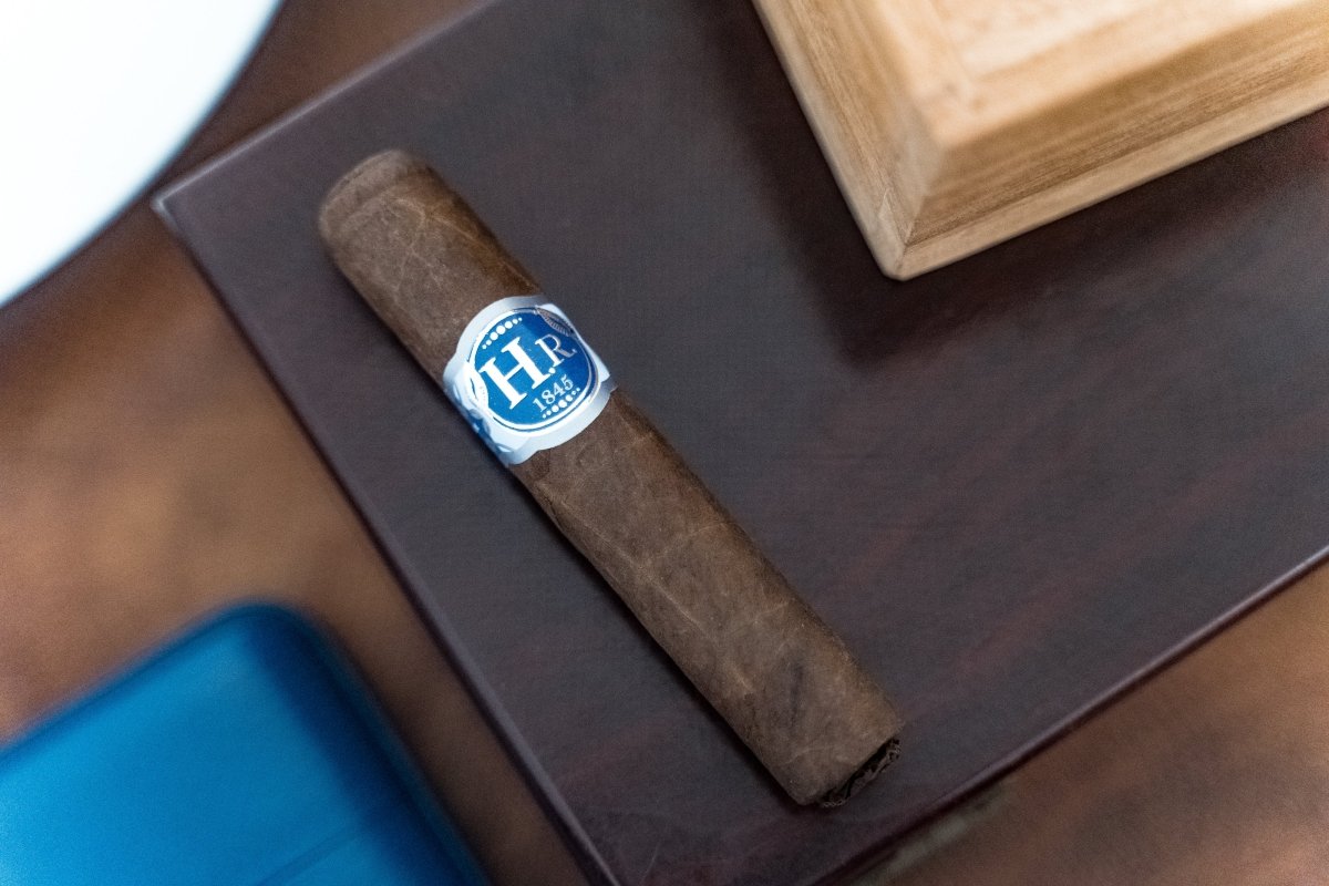 HR Blue cigar by Hirochi Robaina